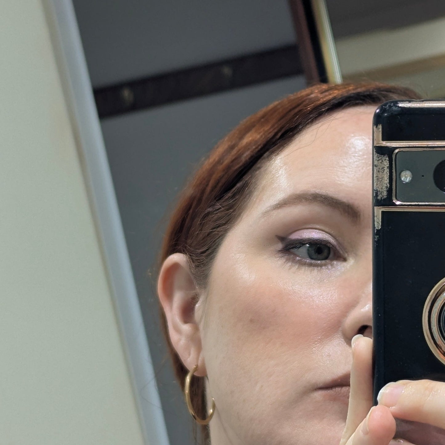 Acne-safe cream blush made with non-comedogenic minerals, soothing botanicals, and lightweight oils. Features zinc oxide, kaolin clay, chamomile, and watermelon seed oil to calm, balance, and nourish sensitive skin. Breathable, inert ingredients give natural color, smooth texture, and skin-friendly wear—perfect for acne-prone, oily, or sensitive skin types.