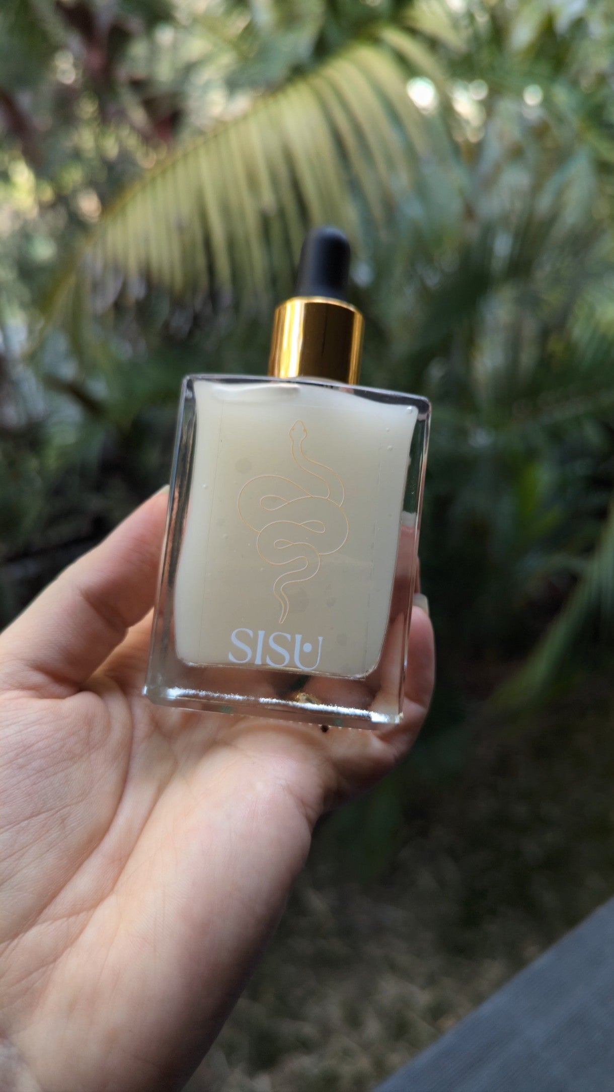 This elegant rectangular glass bottle contains a premium serum packed with wrinkle-relaxing peptides, hyaluronic acid, and vitamin C. It nourishes, hydrates, and smooths skin for a firm, youthful glow and visibly refreshed complexion.