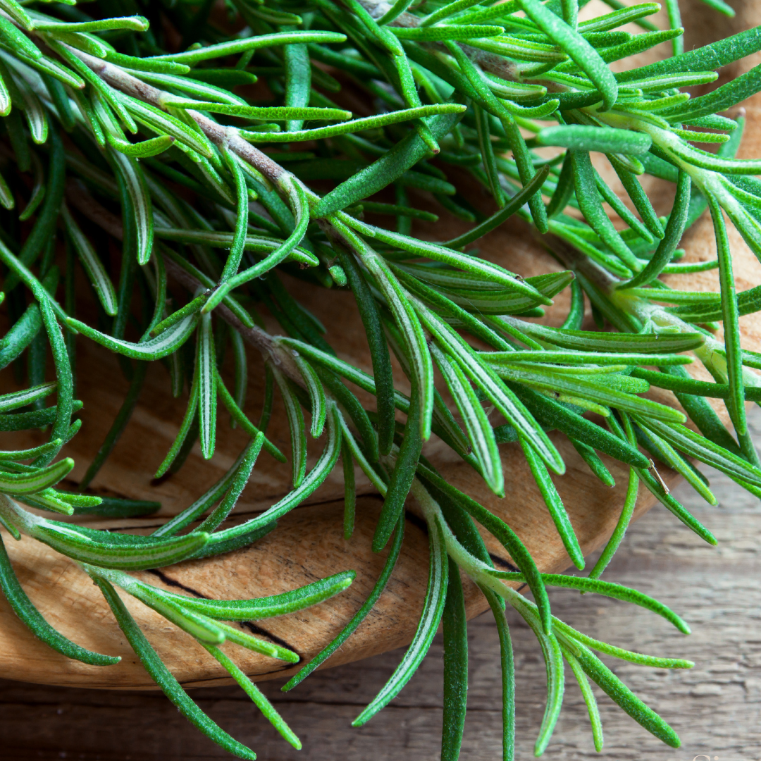 A triple boost of rosemary extract, oil, and antioxidant promotes hair growth by stimulating follicles, improving circulation, and reducing damage. This powerful trio strengthens strands, soothes the scalp, and encourages thicker, healthier hair.