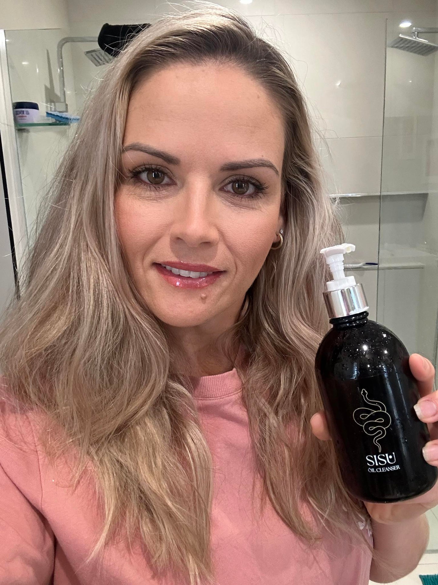An oil cleanser with hemp seed, grape seed, and pumpkin seed oils is perfect for acne-prone skin. These lightweight, non-comedogenic oils dissolve impurities, regulate sebum, and soothe inflammation while nourishing skin with antioxidants and essential fatty acids.