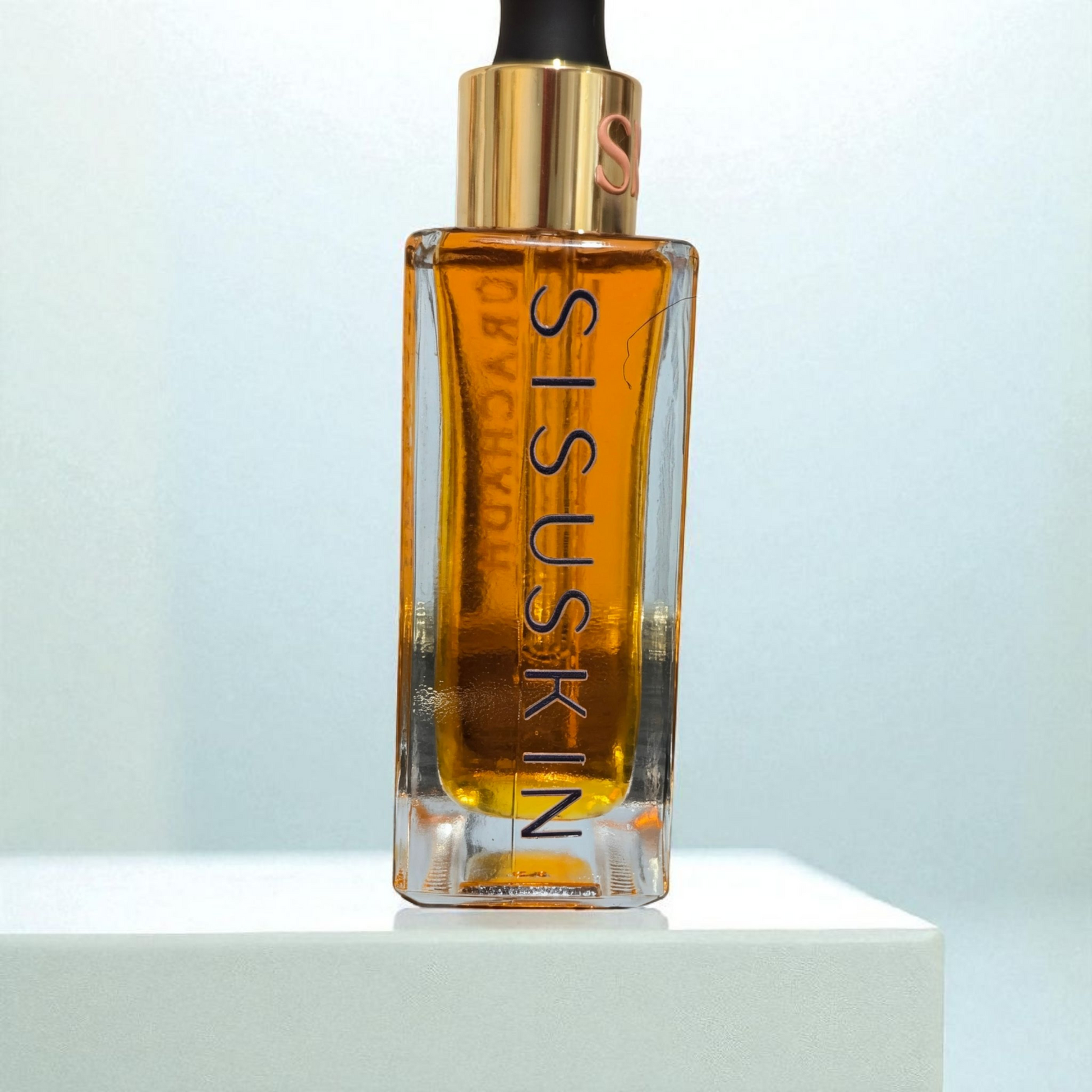 Bakuchiol is a natural, plant-based retinol alternative that helps reduce fine lines, boost collagen, and improve skin tone without irritation. Gentle yet powerful, this antioxidant-rich ingredient supports youthful, radiant, and healthy-looking skin — making it ideal for sensitive or aging skin types.

